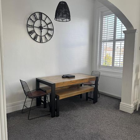 Spacious Victorian Birkdale Apartment With Garden Southport Luaran gambar