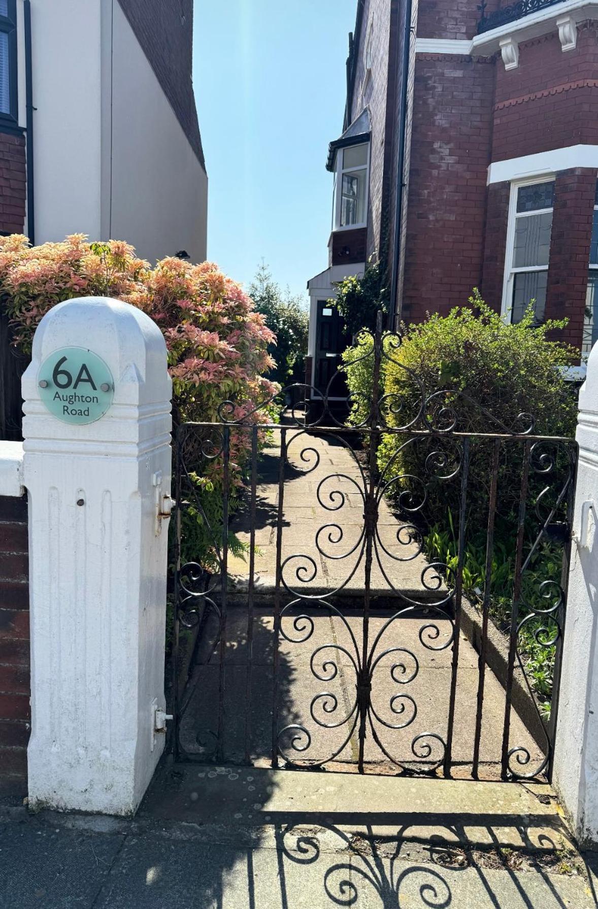 Spacious Victorian Birkdale Apartment With Garden Southport Luaran gambar