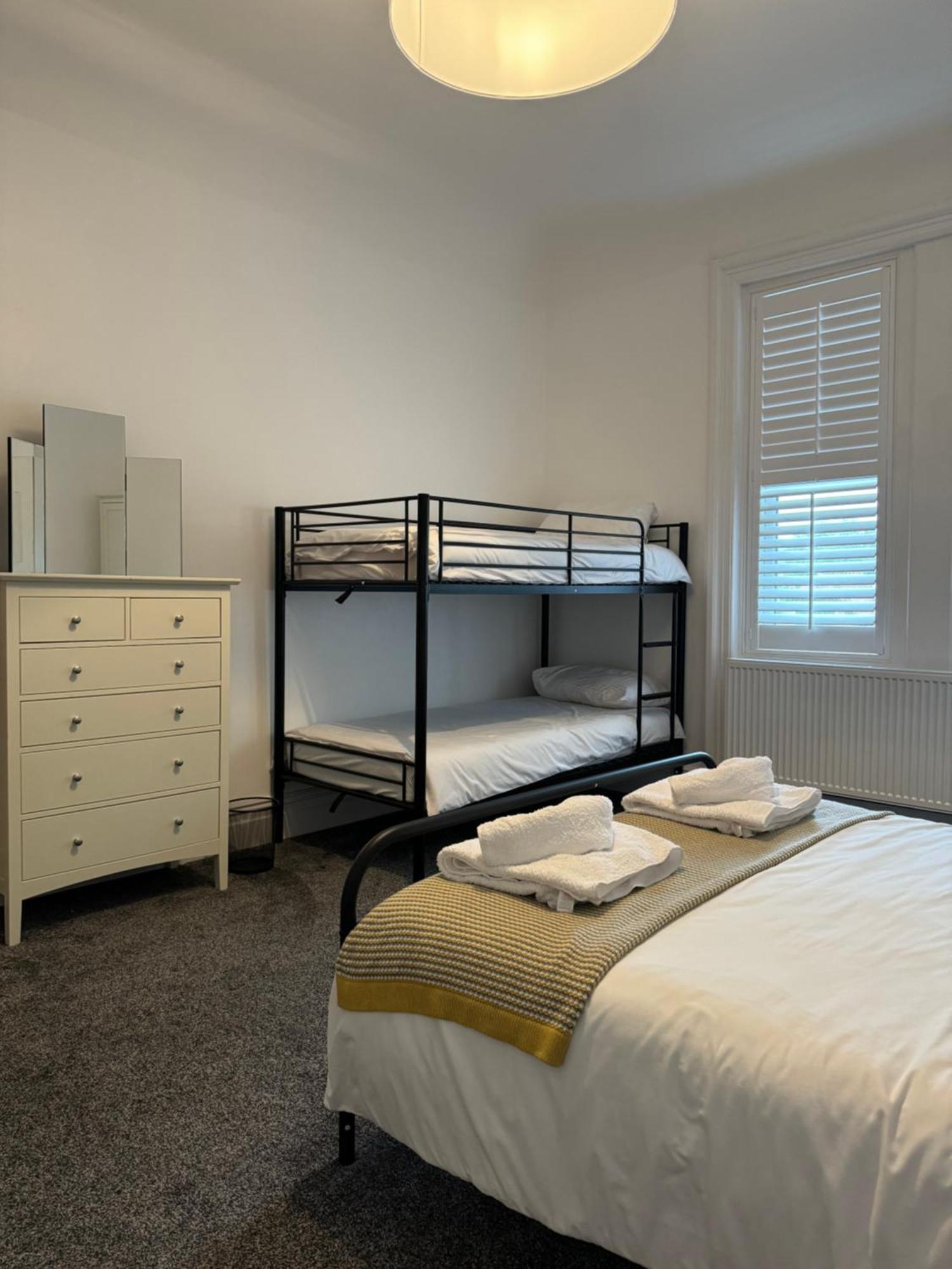 Spacious Victorian Birkdale Apartment With Garden Southport Luaran gambar